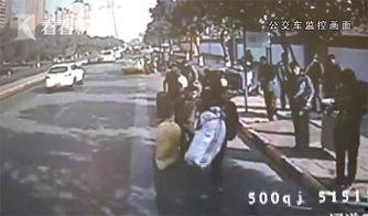 网友爆料打车事件视频在线观看,打车事件视频引发热议，真相究竟如何？  第3张