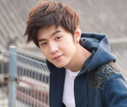 圈内人士爆料陈哲远沈月,甜蜜互动引粉丝热议