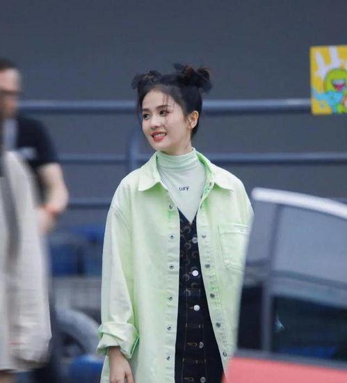 圈内人士爆料陈哲远沈月,甜蜜互动引粉丝热议 第2张 圈内人士爆料陈哲远沈月,甜蜜互动引粉丝热议 第2张