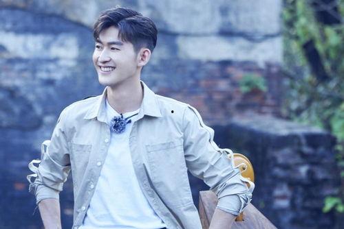 圈内人士爆料陈哲远沈月,甜蜜互动引粉丝热议 第3张 圈内人士爆料陈哲远沈月,甜蜜互动引粉丝热议 第3张