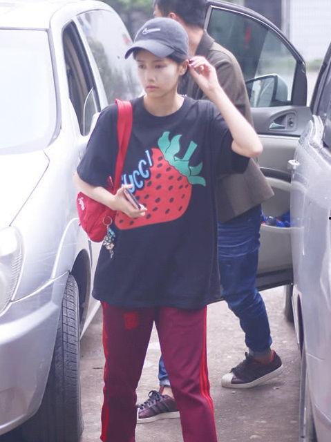 白鹿服装爆料最新图片,时尚潮流,尽显优雅风采 第3张 白鹿服装爆料最新图片,时尚潮流,尽显优雅风采 第3张